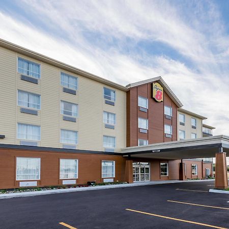 Super 8 By Wyndham Mont Laurier Mont-Laurier Exterior foto